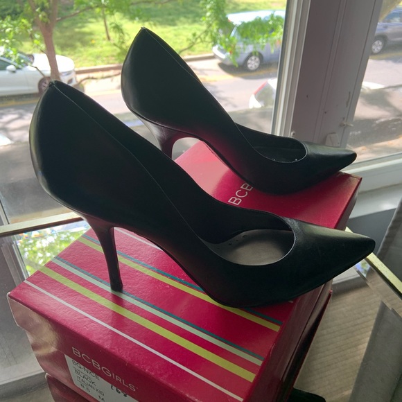 BCBG BG Nice 3 “ heels. Like new - Picture 1 of 4